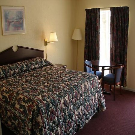 Passport Inn Panama City Панама-Сіті-Біч Номер фото